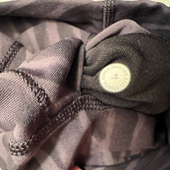 Lululemon Wunder Under Tight Black Tiger Print 25” - Picture 7 of 7